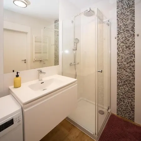 Maya's Flats & 74 - Swietej Barbary