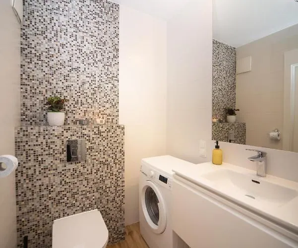 Maya's Flats & 74 - Swietej Barbary